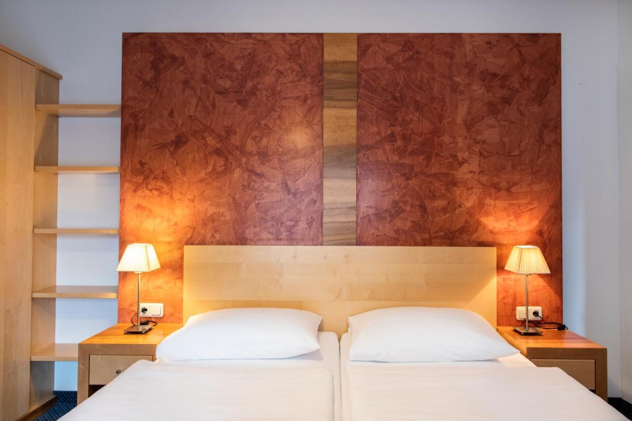 Parkhotel Zur Klause Bad Hall Exteriör bild