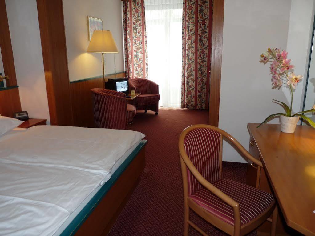Parkhotel Zur Klause Bad Hall Exteriör bild